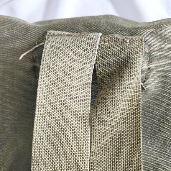 Vintage Army surplus green canvas backpack - Picture 6 of 13